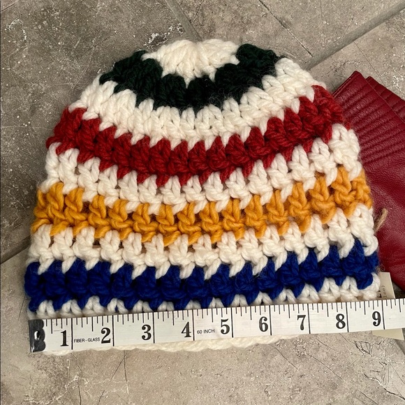 🇨🇦 NWT Winter Beanie HBC Colours - Picture 5 of 5